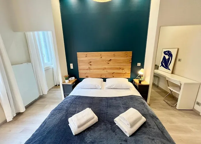 Hotel ** El Circo **